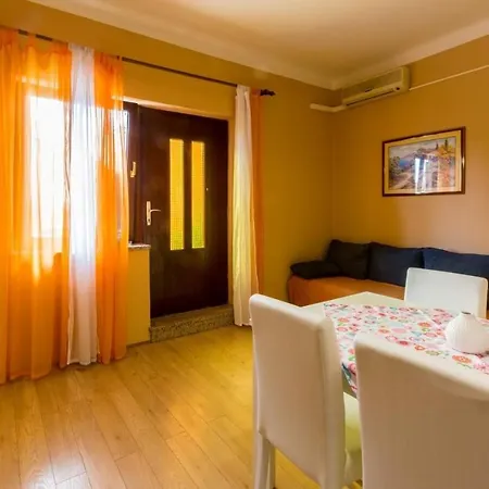 Appartamento One-bedroom In Viii *